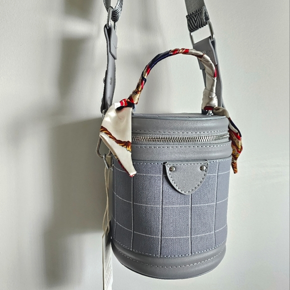 Funky Bucket Bag - Picture 1 of 4